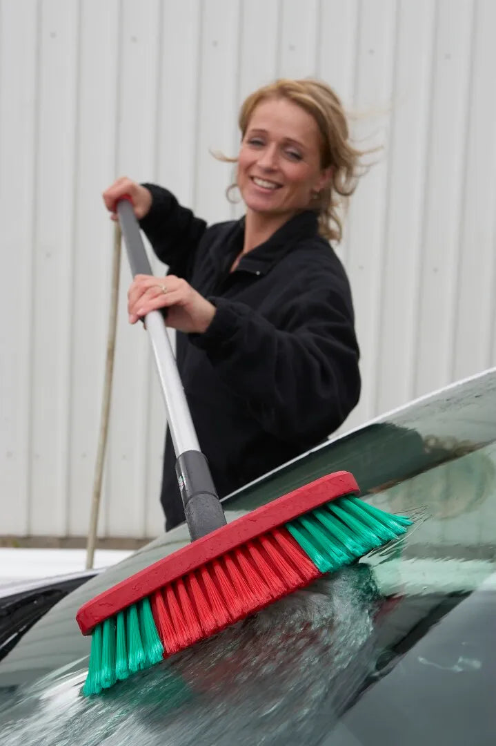 Vikan Vehicle Brush Waterfed 270mm Soft Split Black