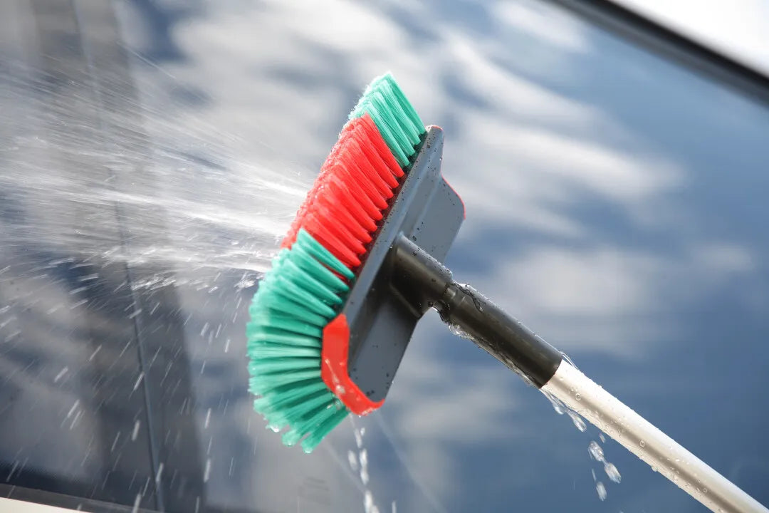 Vikan Washing Brush Waterfed High Low 275mm Soft Split Black